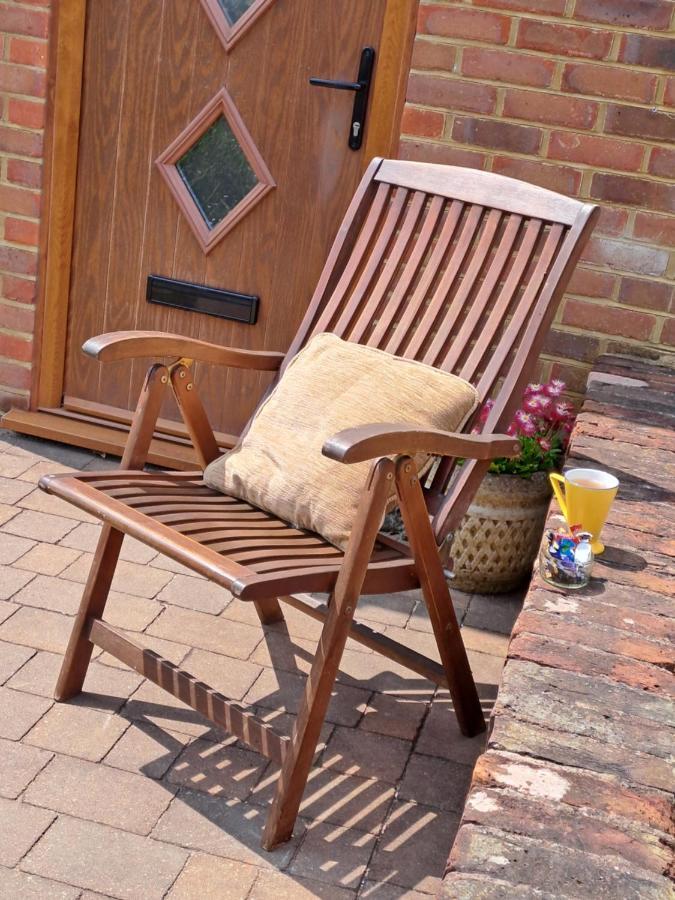 Appartement Quiet Comfortable Patcham Studio Free Parking Hallway Shared With Host à Hove Extérieur photo