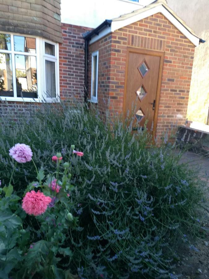 Appartement Quiet Comfortable Patcham Studio Free Parking Hallway Shared With Host à Hove Extérieur photo